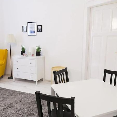 Central 30M2 A/C Apartment, 3 Min From Ny Cafe บูดาเปสต์ ภายนอก รูปภาพ
