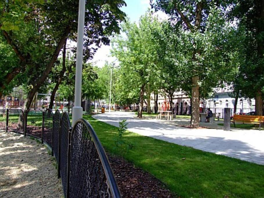 Central 30M2 A/C Apartment, 3 Min From Ny Cafe บูดาเปสต์ ภายนอก รูปภาพ