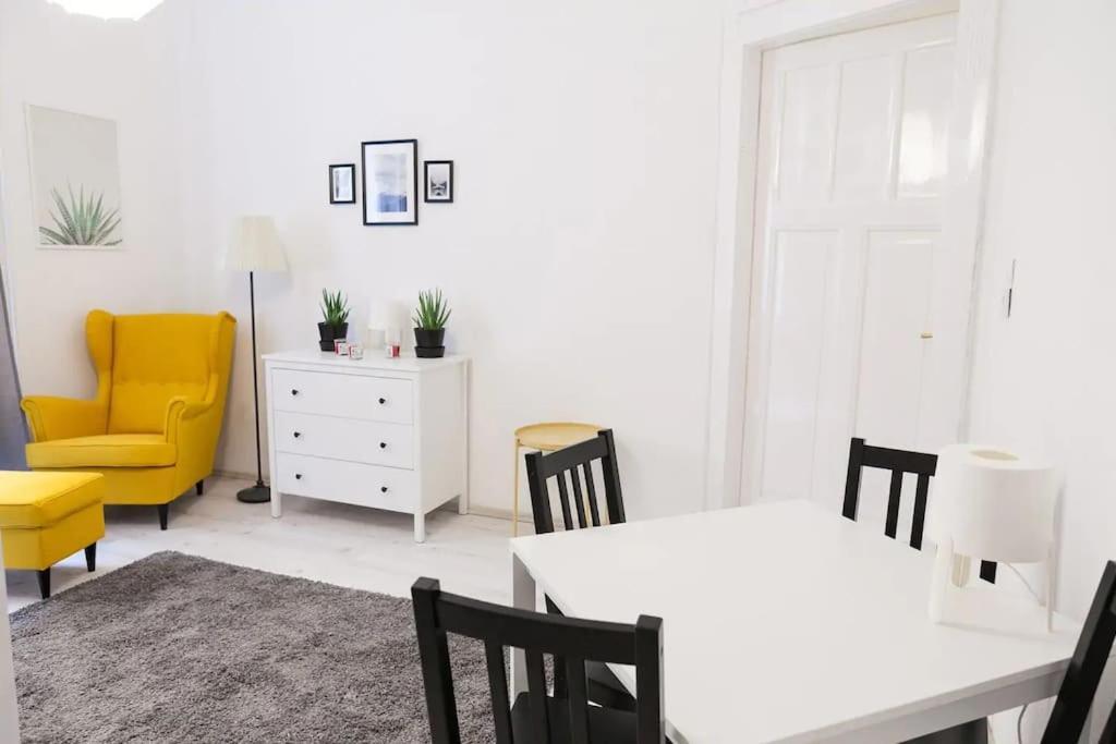 Central 30M2 A/C Apartment, 3 Min From Ny Cafe บูดาเปสต์ ภายนอก รูปภาพ
